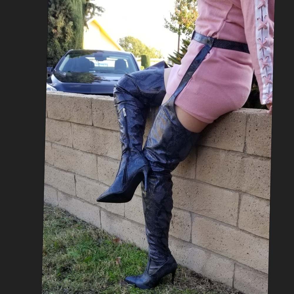 Sexy Sneak Black Belted Thigh High Point Toe - Picture 8 of 12